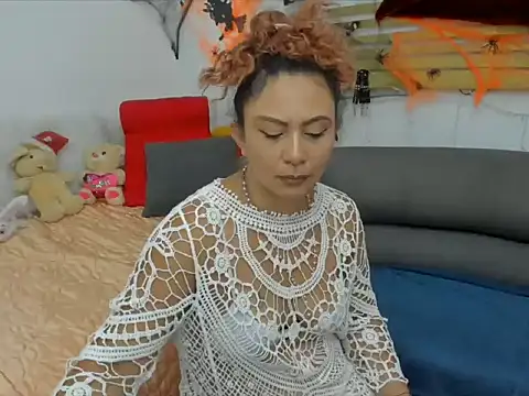 KeiraQuen online show from October 13, 2025, 2:50 pm