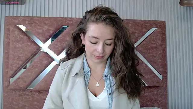  isaabellaa online show from March 29, 2026, 1:00 pm