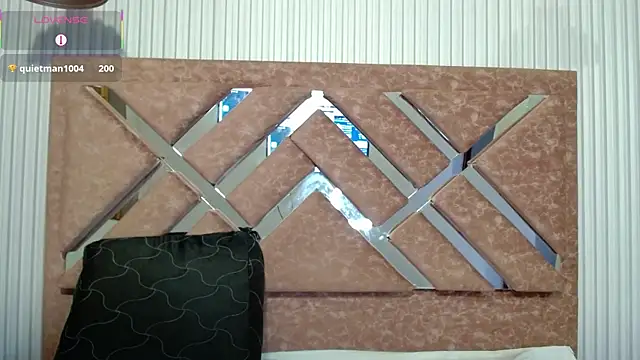  isaabellaa online show from April 13, 2026, 12:43 pm