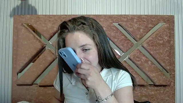  isaabellaa online show from April 18, 2026, 7:58 pm