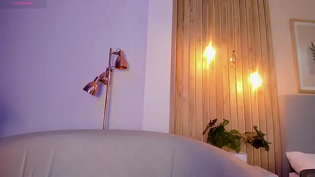 AriRobert  online show from October 9, 2025, 3:26 am