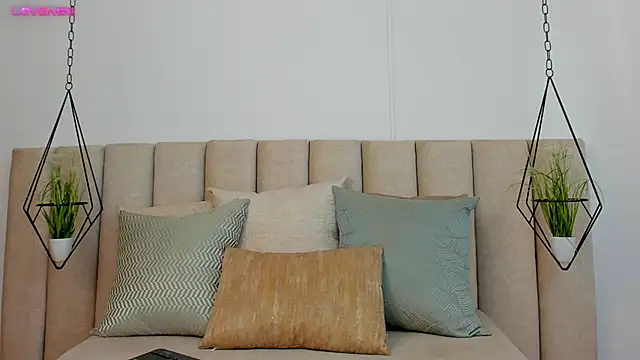 Olivia Collins1 online show from December 29, 2024, 9:30 pm