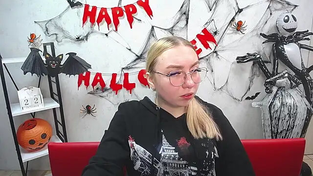 BeatriceFly online show from October 22, 2025, 12:27 pm