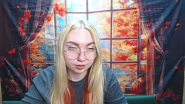 BeatriceFly online show from November 18, 2025, 4:11 pm