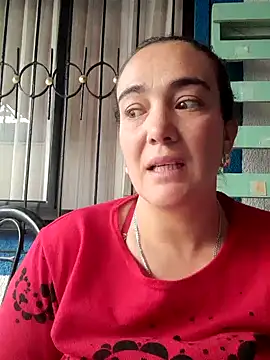 skayhot  online show from December 18, 2024, 4:39 pm