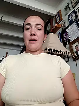 skayhot  online show from February 5, 2025, 1:33 pm