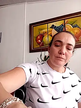 skayhot  online show from February 27, 2025, 4:43 pm