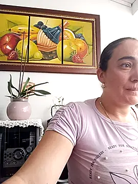 skayhot  online show from March 6, 2025, 4:38 pm