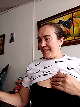 skayhot  online show from March 13, 2025, 4:45 pm