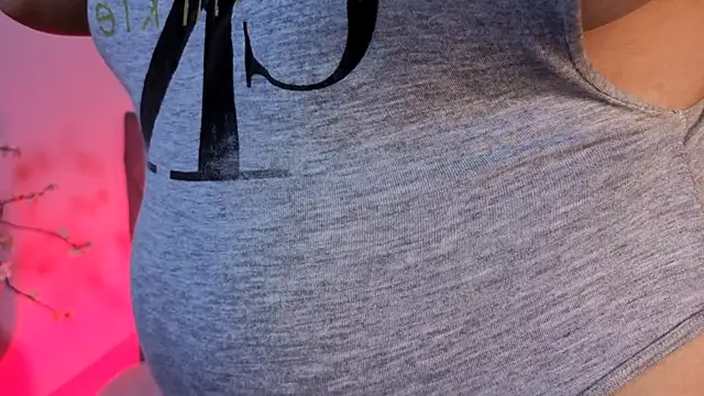 Snapshot of miaablack chatting on November 6, 2025, 8:10 pm miaablack online show from November 6, 2025, 8:10 pm