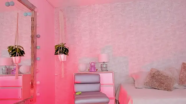 DahianaWalcott online show from February 6, 2025, 6:24 pm