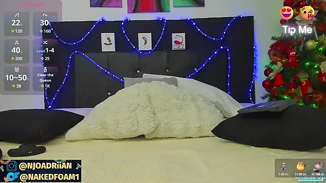 Snapshot of toyboys1 chatting on December 8, 2024, 3:00 am toyboys1 online show from December 8, 2024, 3:00 am