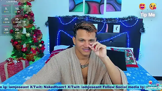 Snapshot of toyboys1 chatting on December 27, 2024, 1:22 am toyboys1 online show from December 27, 2024, 1:22 am