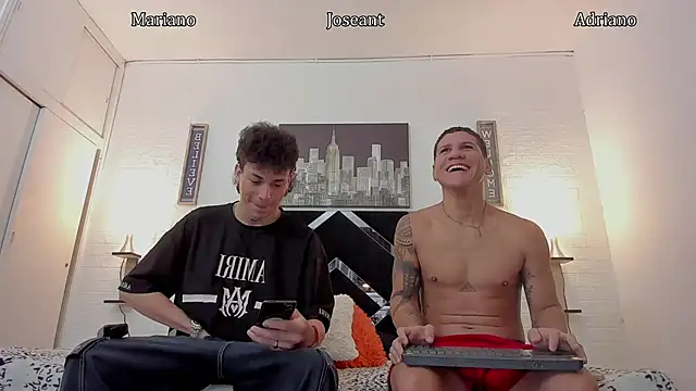 Snapshot of toyboys1 chatting on October 17, 2025, 4:15 am toyboys1 online show from October 17, 2025, 4:15 am