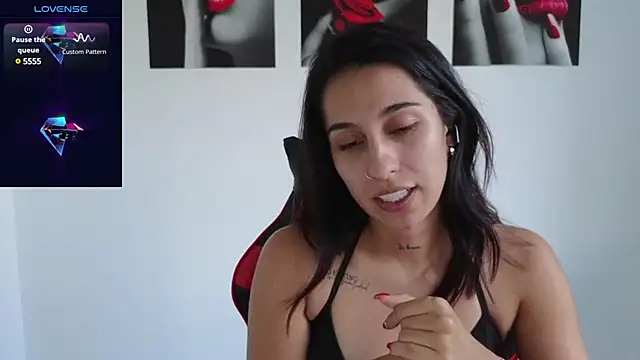 tammyandrade  online show from January 24, 2025, 10:41 pm