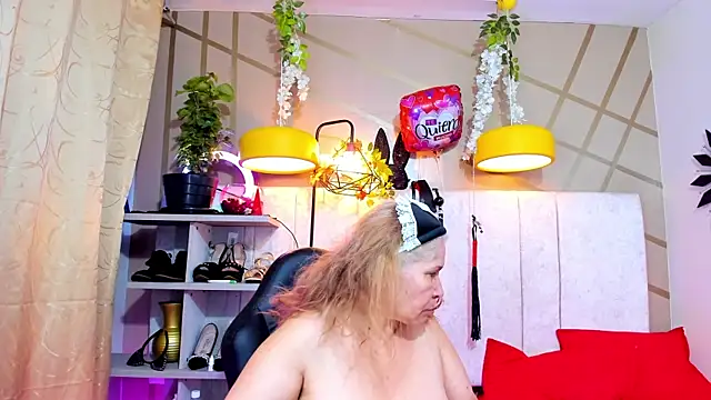 girl amada online show from February 23, 2025, 3:02 am