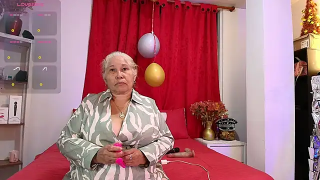 girl amada online show from February 24, 2026, 8:18 pm