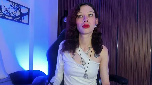 Cloe Evans1 online show from November 16, 2025, 1:28 pm