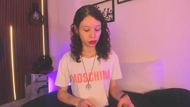 Cloe Evans1 online show from November 25, 2025, 5:35 pm