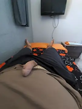 mfreitas005 online show from November 18, 2025, 3:27 pm