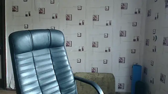 TasyaBigTTs online show from April 18, 2026, 9:24 am