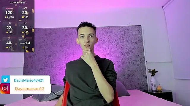 Maisondavis  online show from February 11, 2025, 10:07 pm