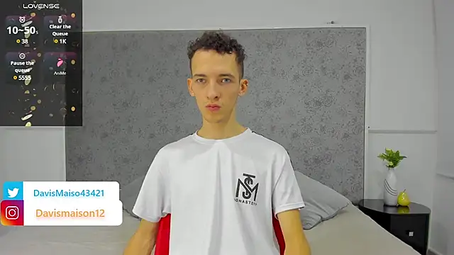 Maisondavis  online show from February 26, 2025, 9:58 pm