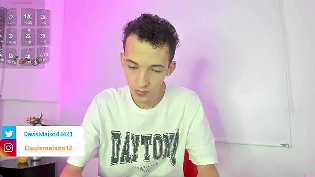 Maisondavis  online show from March 18, 2025, 10:04 pm