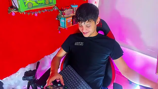 LilOwen  online show from September 13, 2025, 7:13 pm