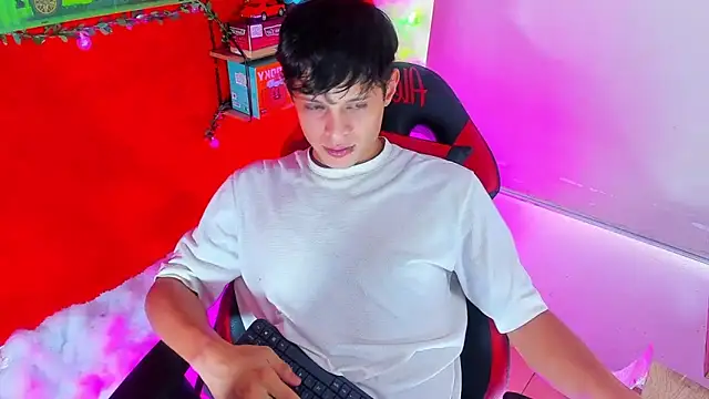 LilOwen  online show from September 17, 2025, 7:04 pm