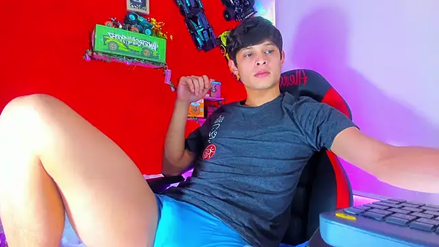 LilOwen  online show from October 17, 2025, 7:05 pm