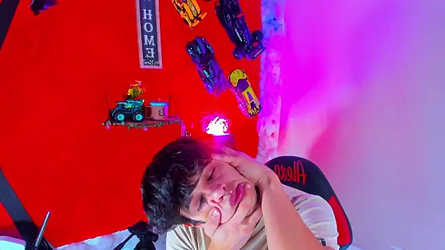 LilOwen  online show from November 10, 2025, 7:24 pm