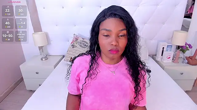 Isla Scott online show from October 7, 2025, 11:18 am