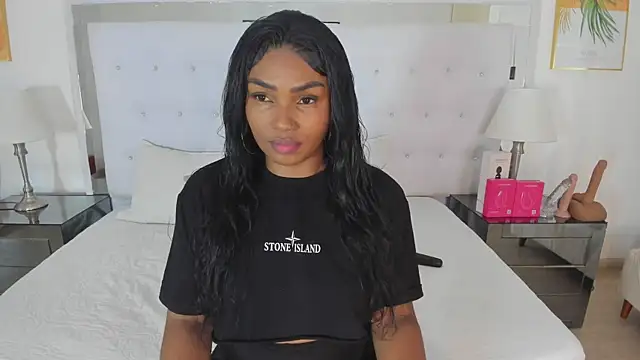 Isla Scott online show from April 22, 2026, 12:07 pm