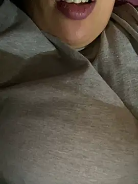 Snapshot of Samarr_9and chatting on December 31, 2024, 6:27 am Samarr 9and online show from December 31, 2024, 6:27 am