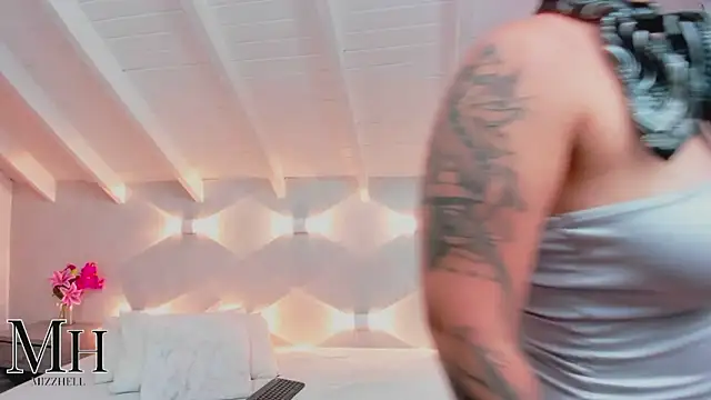 MizzHell online show from April 21, 2026, 3:46 am