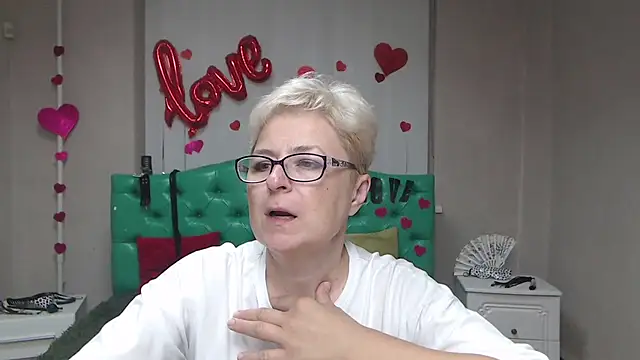 EmiliaGree online show from September 15, 2025, 5:02 pm