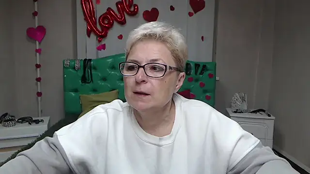 EmiliaGree online show from September 27, 2025, 5:07 pm