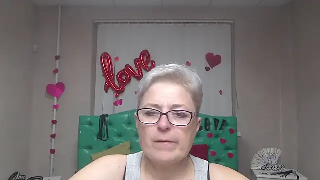 EmiliaGree online show from October 14, 2025, 5:03 pm