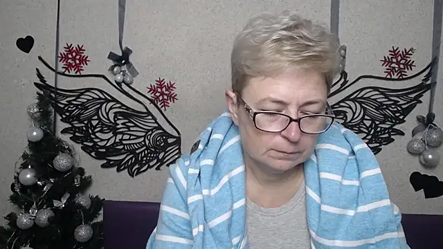 Snapshot of EmiliaGree chatting on January 7, 2026, 6:21 pm EmiliaGree online show from January 7, 2026, 6:21 pm