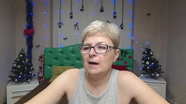 Snapshot of EmiliaGree chatting on January 10, 2026, 6:09 pm EmiliaGree online show from January 10, 2026, 6:09 pm