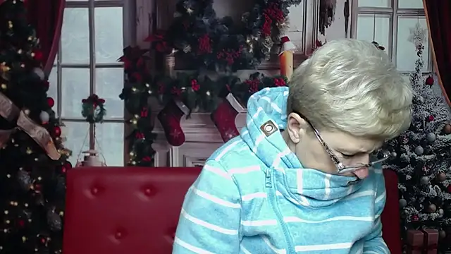 Snapshot of EmiliaGree chatting on January 13, 2026, 6:02 pm EmiliaGree online show from January 13, 2026, 6:02 pm