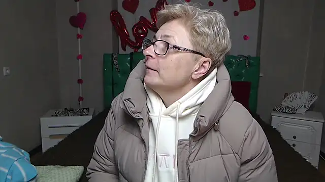 Snapshot of EmiliaGree chatting on February 6, 2026, 6:22 pm EmiliaGree online show from February 6, 2026, 6:22 pm