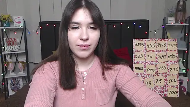 LauraHlot online show from February 5, 2025, 6:15 pm