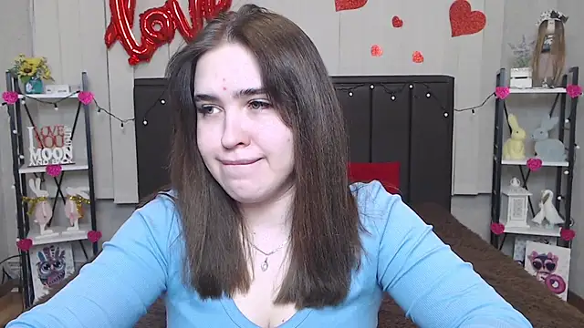 LauraHlot online show from February 13, 2025, 4:32 am