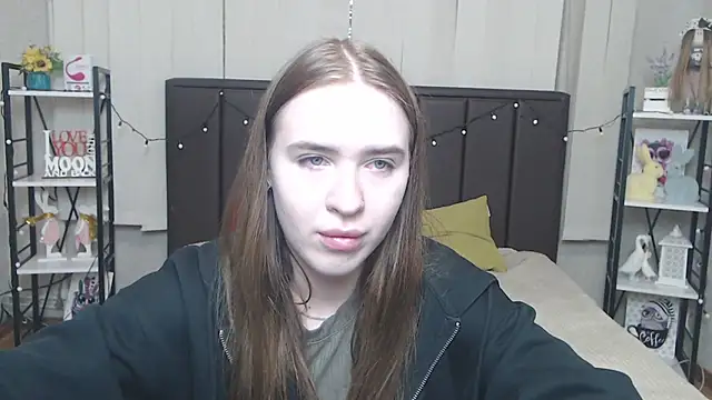 LauraHlot online show from September 16, 2025, 6:20 pm