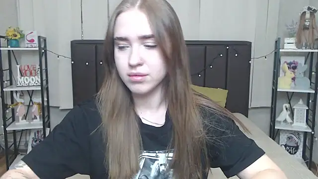 LauraHlot online show from September 24, 2025, 5:44 am