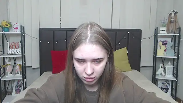 LauraHlot online show from October 10, 2025, 5:45 pm