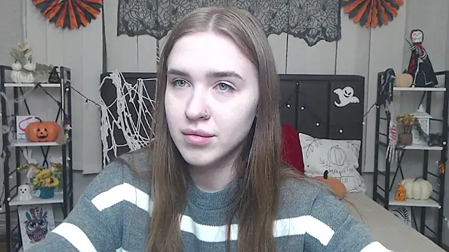 LauraHlot online show from November 3, 2025, 6:31 pm