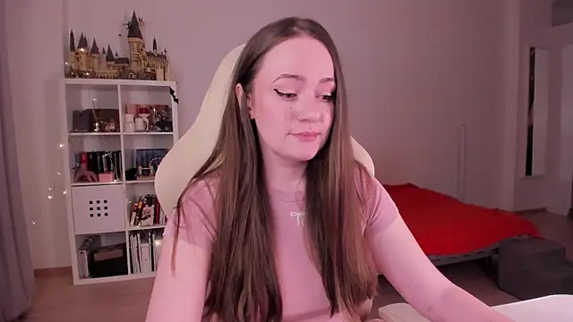 WalkingGirl online show from September 28, 2025, 7:19 pm